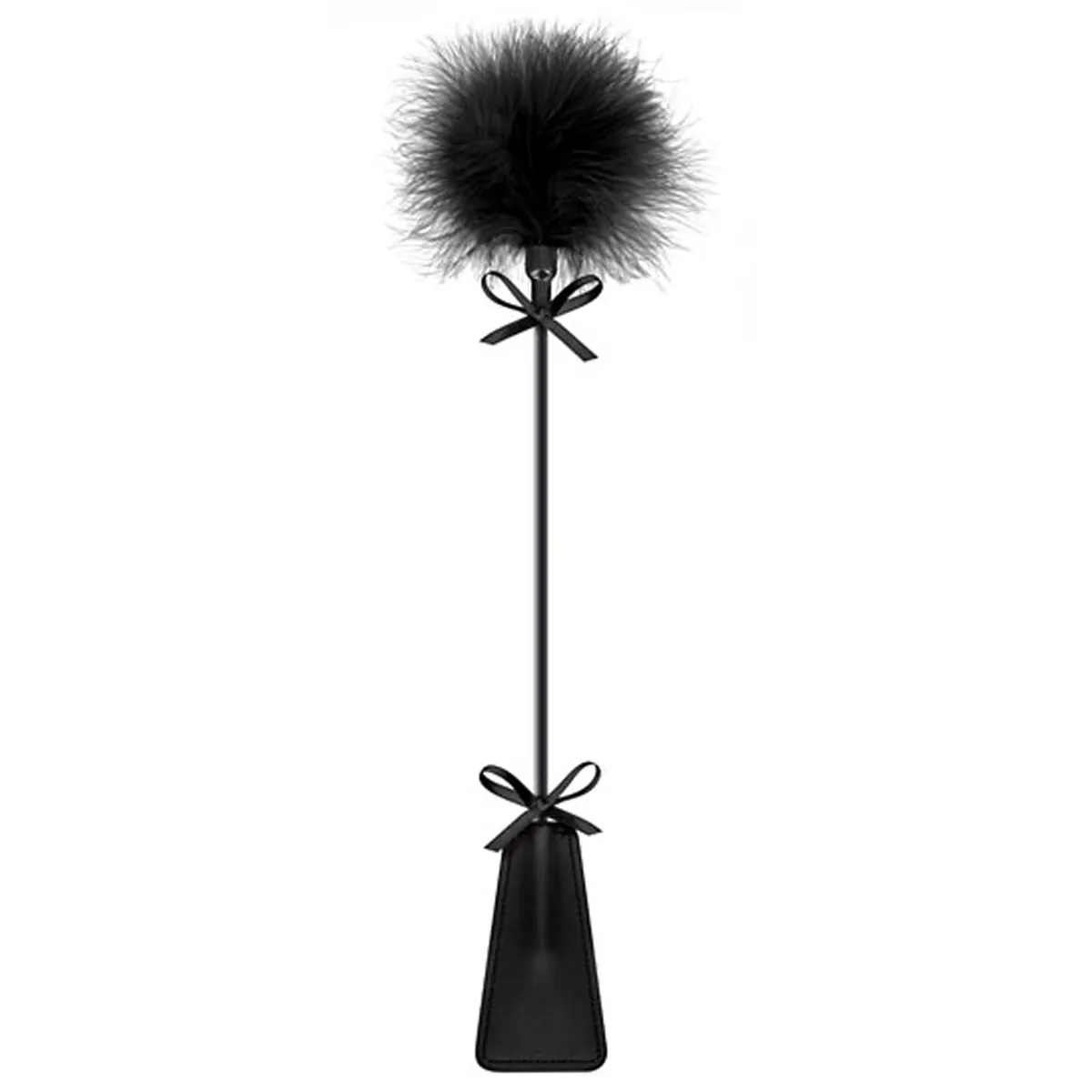 chicote preto bdsm couro sintético cabo firme plumas suaves laços decorativos palmadas carícias sensualidade elegante portátil