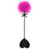 chicote preto formato coração BDSM submissão palmadas carícias suavidade pluma rosa espanador laço pequeno sensual fetiche