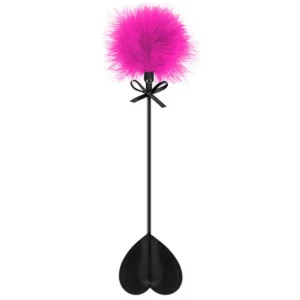 chicote preto formato coração BDSM submissão palmadas carícias suavidade pluma rosa espanador laço pequeno sensual fetiche