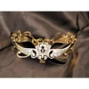 máscara veneziana rígida dourada strass metal laços amarração festa fantasia sensual alta qualidade elegante sofisticada acabamento brilhante luxo